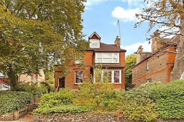 3 Bedroom Flat For Sale In Avenue Road, N6