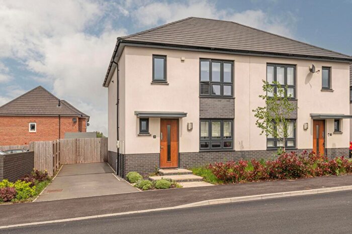 3 Bedroom Semi-Detached House To Rent In Barrington Way, Leeds, LS15