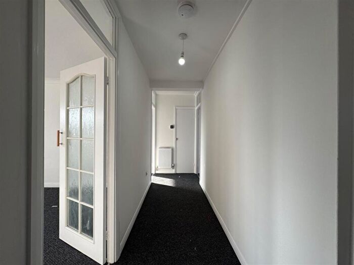 2 Bedroom Apartment To Rent In Waylands Court, Ilford, IG1