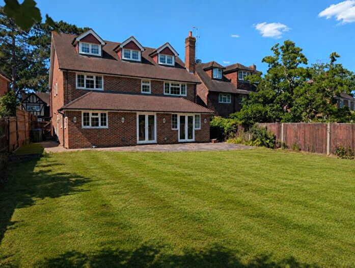 6 Bedroom Detached House To Rent In Midway Walton-On-Thames, KT12