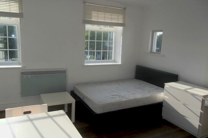 Studio To Rent In Station Road, Hendon Central, London, NW4