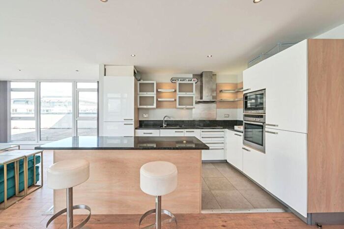 3 Bedroom Penthouse To Rent In Boulevard Drive, Colindale, London, NW9