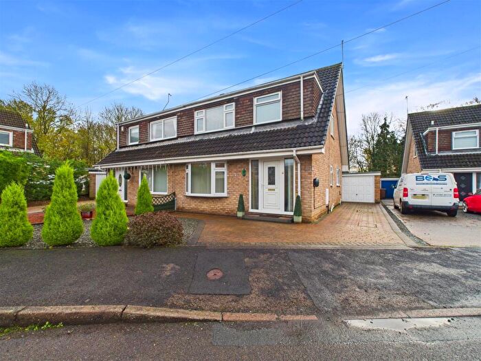 3 Bedroom Semi-Detached House For Sale In Manor Drive, Elloughton, HU15