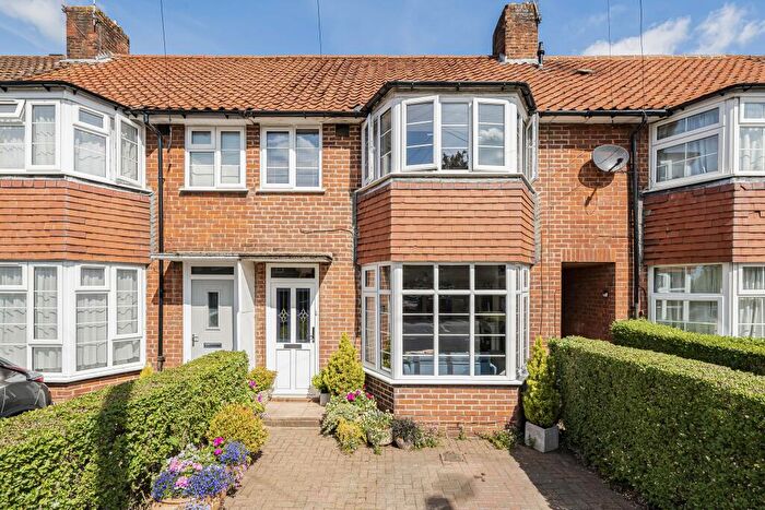 3 Bedroom Terraced House For Sale In Handside Lane, Welwyn Garden City, AL8