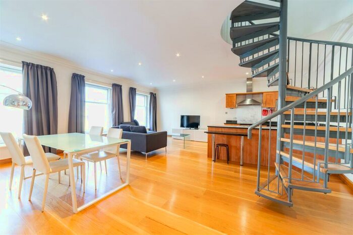 3 Bedroom Apartment To Rent In Grainger Street, City Centre, NE1