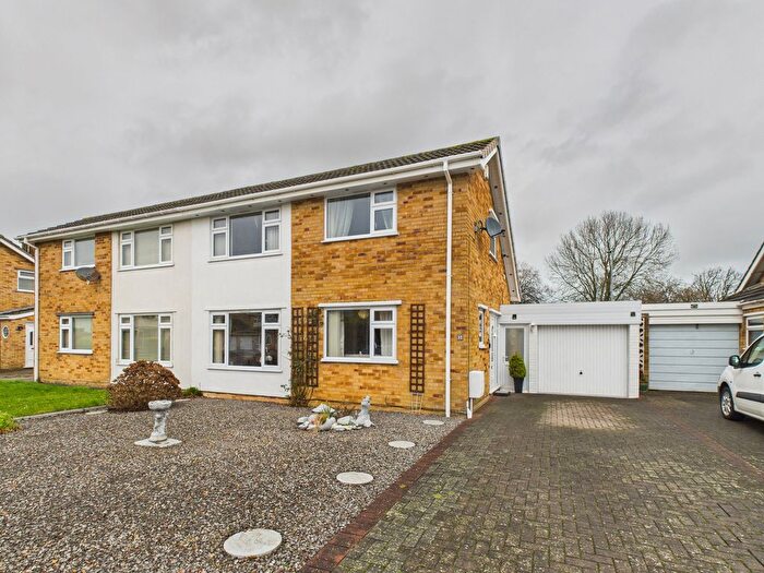 3 Bedroom Semi Detached House For Sale In Chestnut Close, Bridgwater, TA6