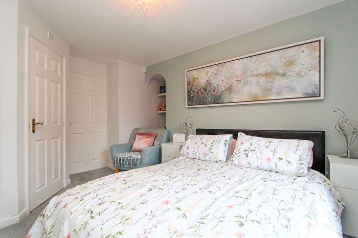 2 Bedroom Flat For Sale In Gunner Grove, Montgomery House, B75