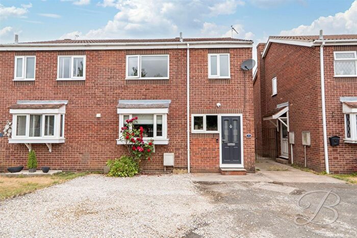 3 Bedroom Semi-detached House For Sale In Sycamore Close, Bolsover, Chesterfield, S44