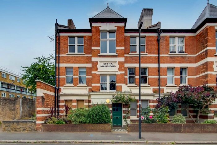 3 Bedroom Flat To Rent In Crownstone Road, London, SW2