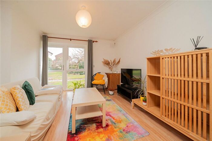 1 Bedroom Flat To Rent In Maltings Place, London, SW6