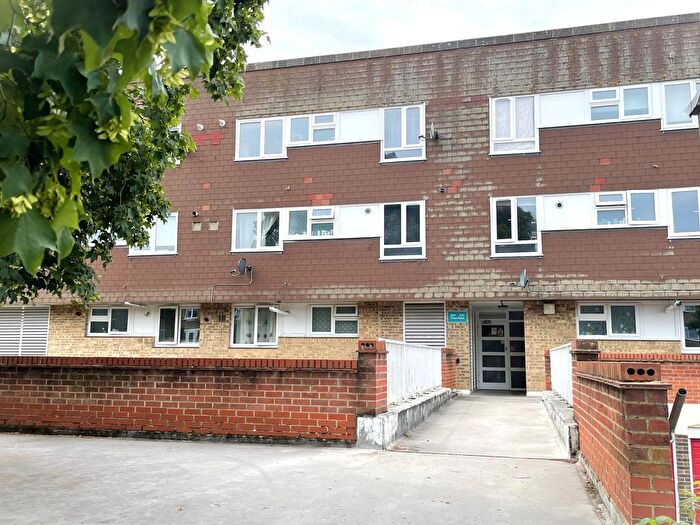 2 Bedroom Flat To Rent In Moorfield, Harlow, CM18