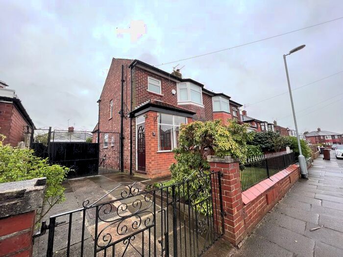3 Bedroom Semi-Detached House To Rent In Burnside Avenue, Salford, M6