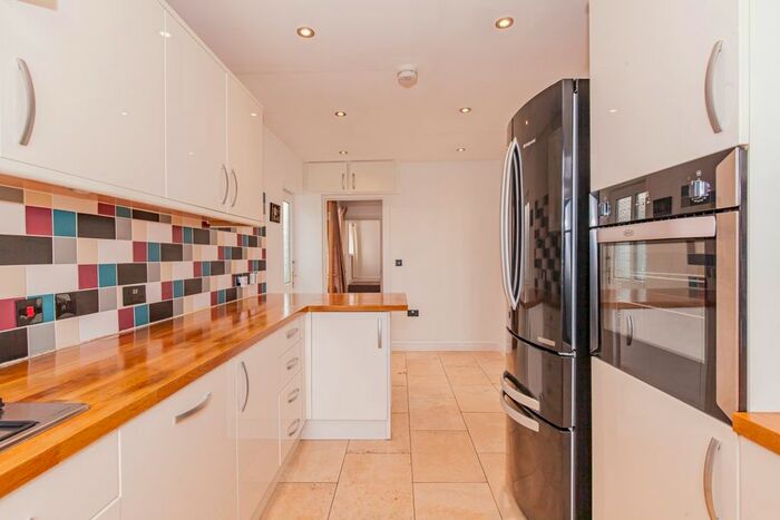 4 Bedroom Bungalow To Rent In Oxford Road, Kidlington, OX5