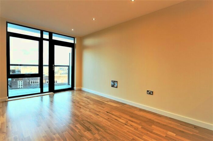 1 Bedroom Flat To Rent In Dunstan Mews, Enfield, EN1