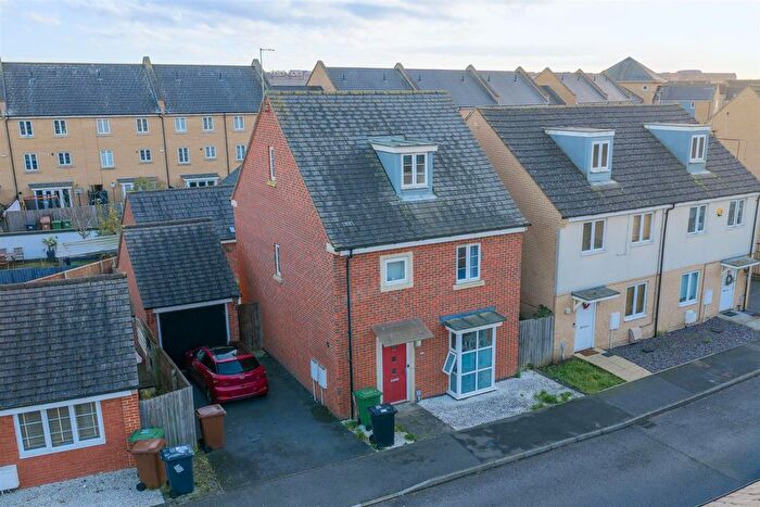 4 Bedroom Detached House For Sale In Wayside Crescent, Hampton Vale, Peterborough, PE7