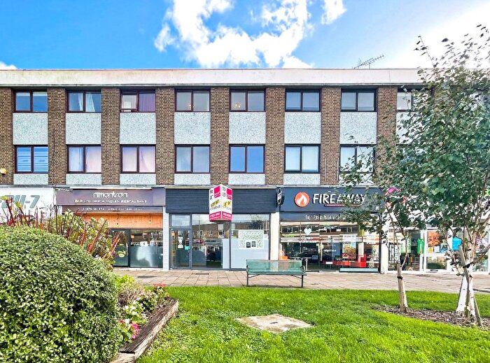 3 Bedroom Flat To Rent In The Parade, Frimley, Camberley, Surrey, GU16