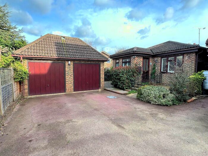 2 Bedroom Bungalow For Sale In Chandlers Way, Steyning, West Sussex, BN44