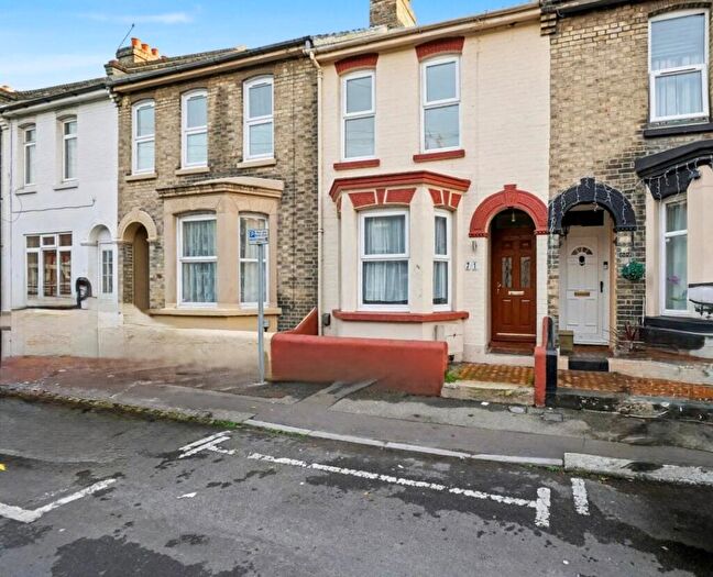 3 Bedroom Terraced House For Sale In Gordon Road, Gillingham, ME7