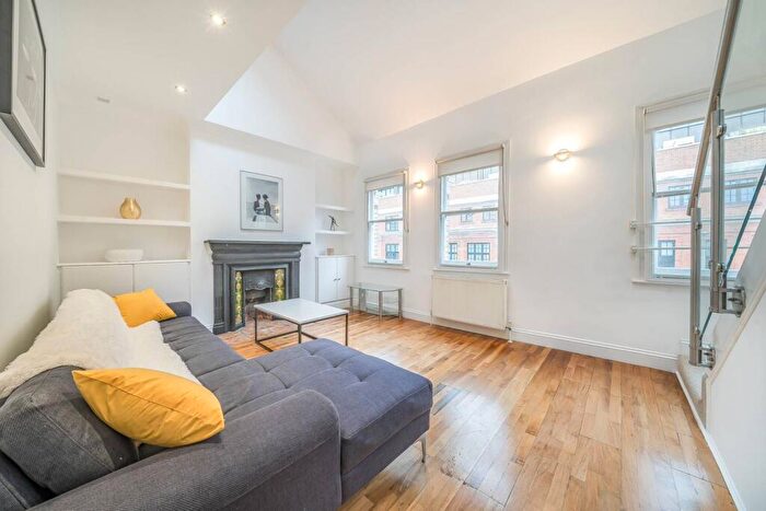 2 Bedroom Flat For Sale In Ilminster Gardens, Clapham Junction, London, SW11