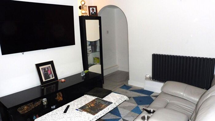 3 Bedroom Terraced House For Sale In Poplar Avenue, Goldthorpe, Rotherham, Barnsley, S63