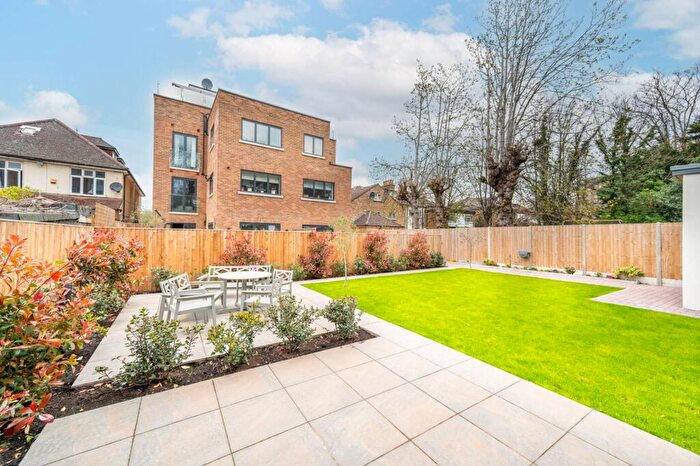 2 Bedroom Flat To Rent In Harlesden Road, Willesden, London, NW10