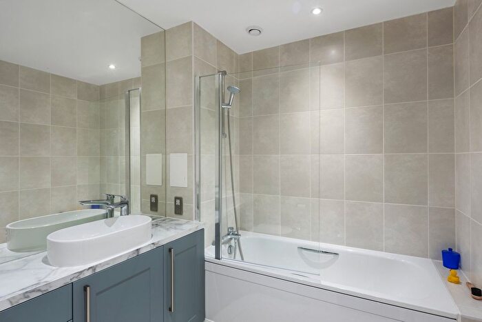 2 Bedroom Flat To Rent In Bollo Lane, Chiswick Park, Chiswick, W4