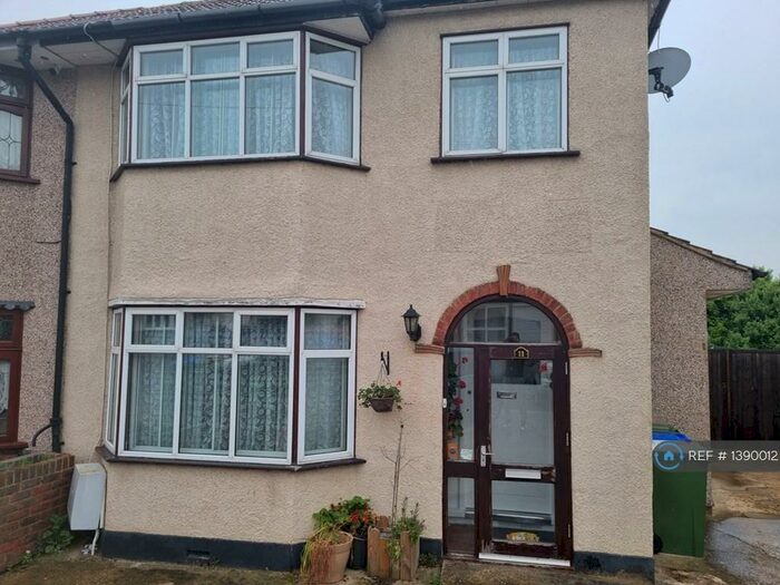 3 Bedroom Semi-Detached House To Rent In Inglewood Road, Bexleyheath, DA7