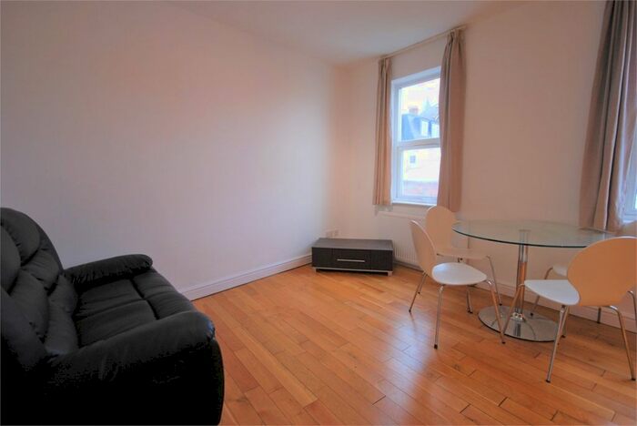3 Bedroom Flat To Rent In Ascot Road, Tooting Broadway SW17