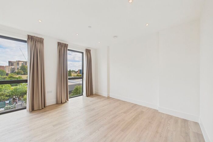 2 Bedroom Flat To Rent In Ascot Road, Watford, WD18