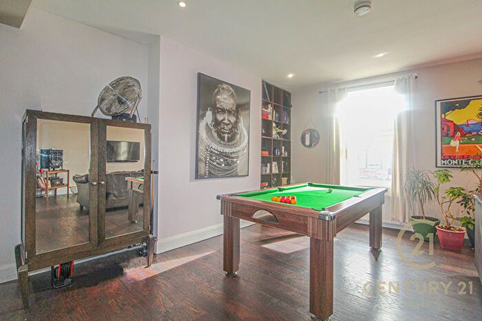 4 Bedroom Flat To Rent In Surbiton Road, Kingston Upon Thames, KT1
