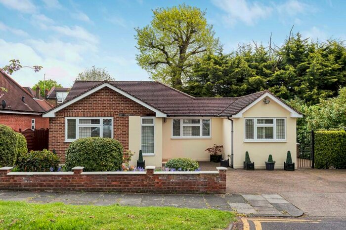 3 Bedroom Bungalow To Rent In Nestor Avenue, Grange Park, N21