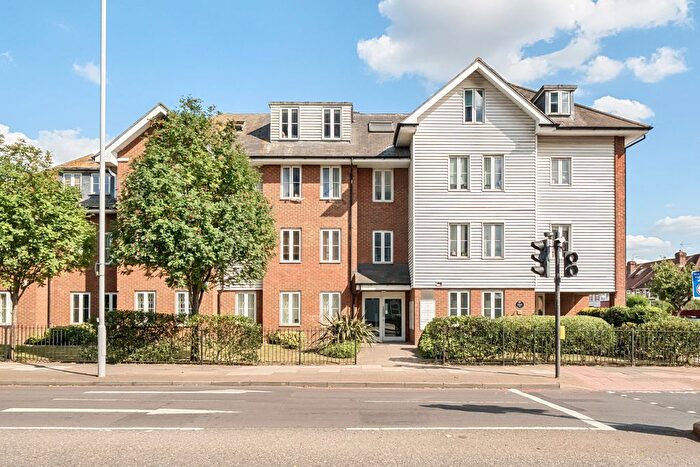3 Bedroom Flat For Sale In Well Hall Road, Eltham, SE9