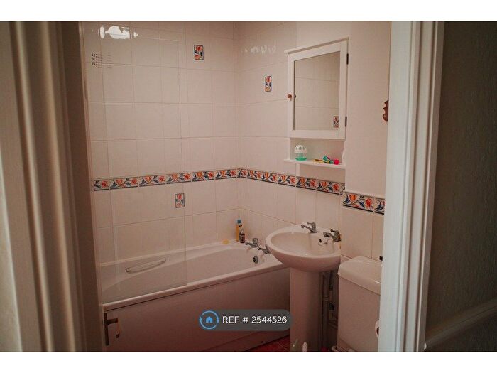 1 Bedroom Flat To Rent In Fairlea Place, London, W5