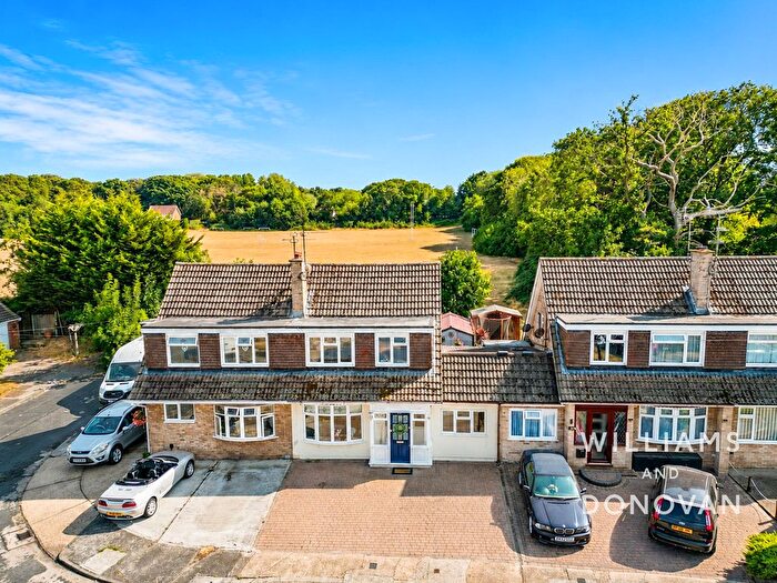 4 Bedroom Semi Detached House For Sale In The Rundels, Thundersley, SS7