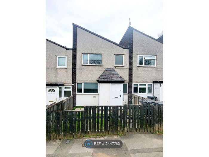 3 Bedroom Terraced House To Rent In Cottingley Road, Leeds, LS11