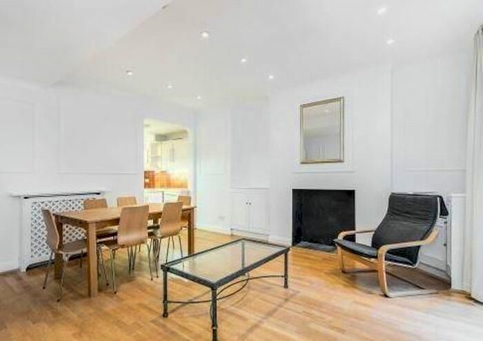 2 Bedroom Flat To Rent In George Street, Marylebone, London, W1H