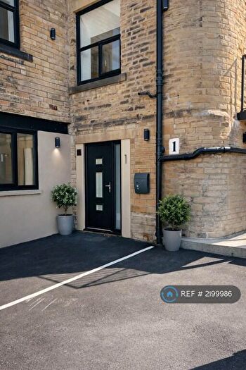 3 Bedroom Flat To Rent In Birds Royd Lane, Brighouse, HD6