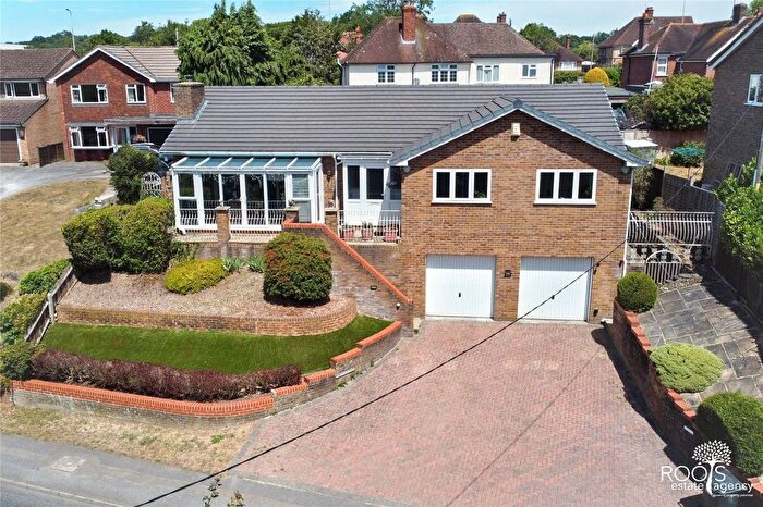 4 Bedroom Bungalow For Sale In Lower Way, Thatcham, Berkshire, RG19