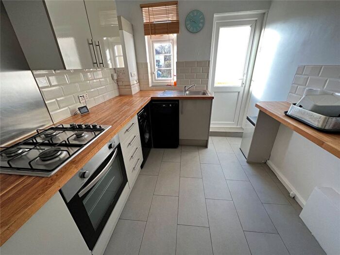 3 Bedroom Flat To Rent In The Drive, London, N11