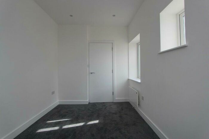 2 Bedroom Flat To Rent In North Parade, Mollison Way, Edgware, Middlesex, HA8