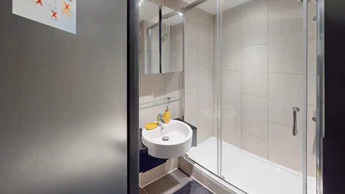 1 Bedroom Flat To Rent In Dumfries Street, Luton, LU1