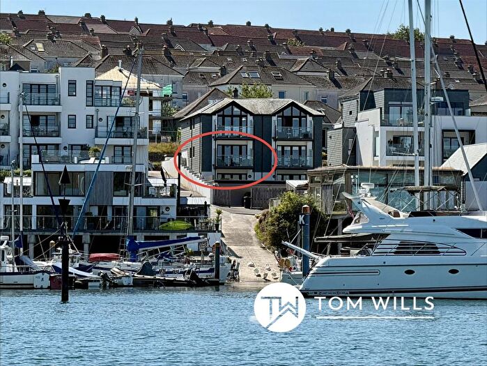 2 Bedroom Flat For Sale In North Parade, Falmouth, TR11