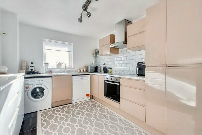 1 Bedroom Flat For Sale In Greystone Avenue, Worthing, BN13