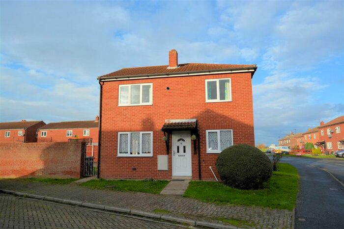 3 Bedroom Semi-Detached House To Rent In St. John Mews, Selby YO8