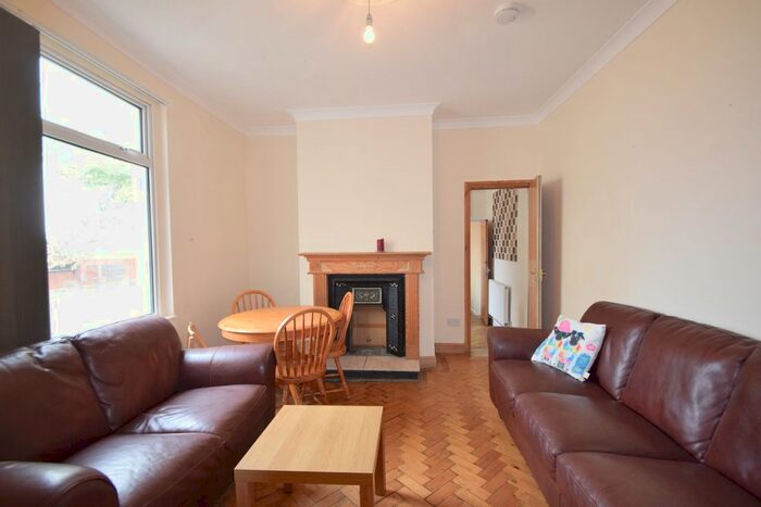 5 Bedroom Terraced House To Rent In Summerfield Avenue, Heath, CF14