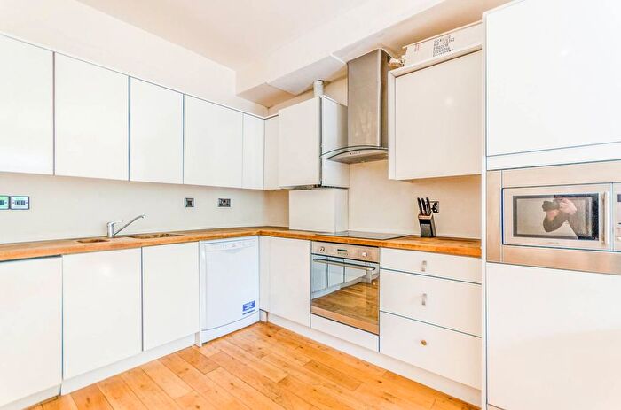 3 Bedroom Flat To Rent In Highbury Hill, Highbury, London, N5