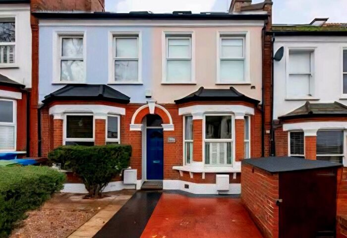 3 Bedroom Terraced House For Sale In Underhill Road, London, SE22