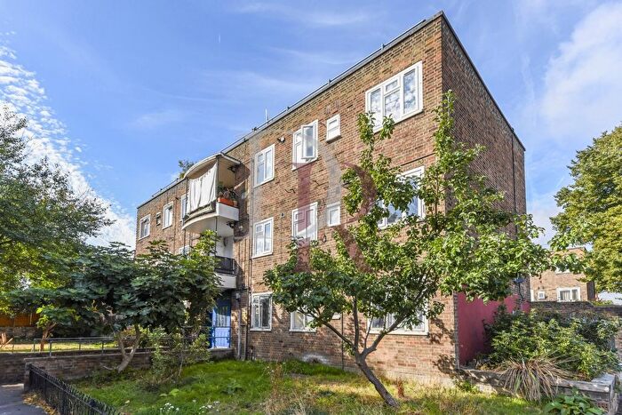 2 Bedroom Flat For Sale In Shacklewell Road, Hackney Downs, N16