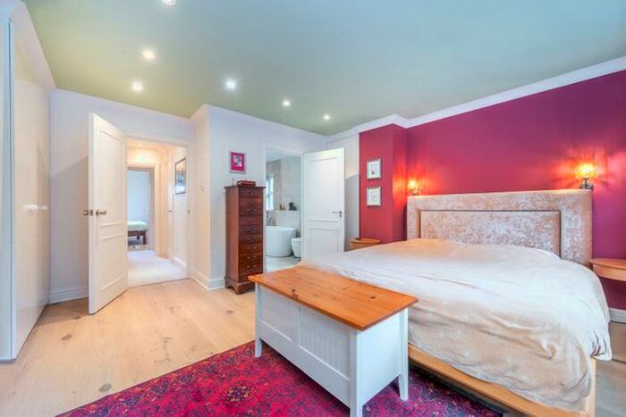 4 Bedroom Semi-Detached House To Rent In King George Square, Richmond, TW10