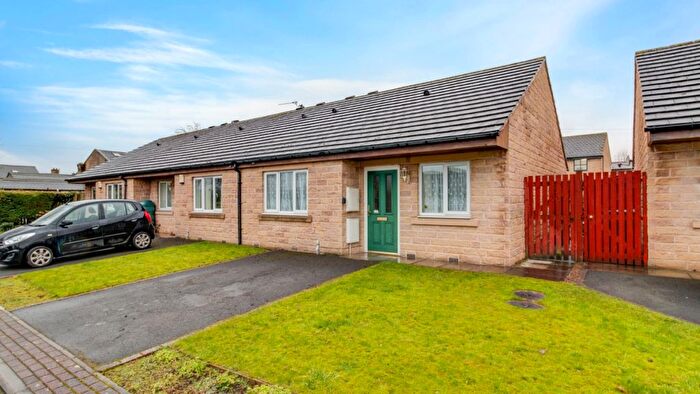 2 Bedroom Bungalow For Sale In Pickering Ct, Huddersfield, HD2